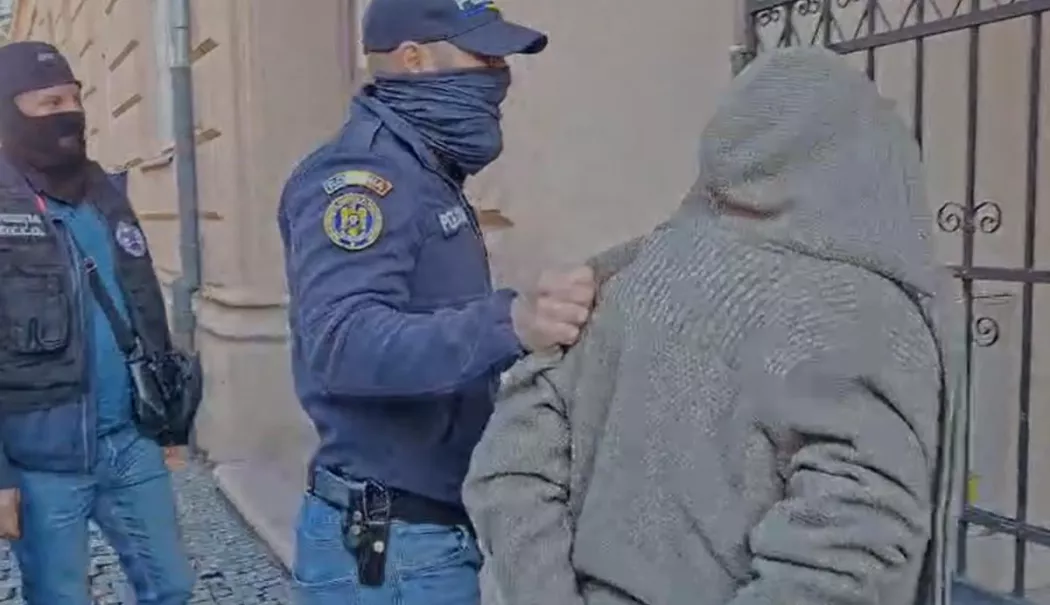 Coșmarul unei adolescente. A fost obligată să se drogheze și să se prostitueze, apoi a fost abandonată pe câmp
