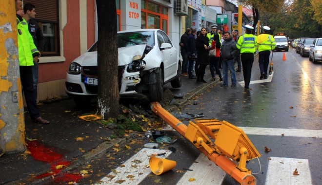 A murit tânăra implicată în accidentul grav de pe Nicolae Iorga - tanaraaccident-1382284197.jpg