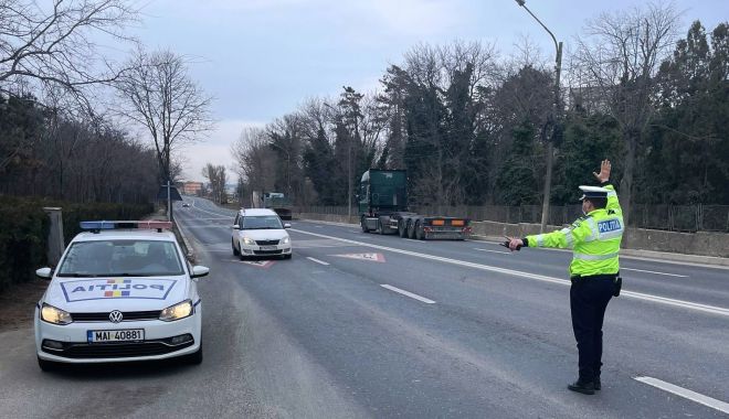 Tânără de 20 de ani, prinsă la volan, fără permis, în judeţul Constanţa