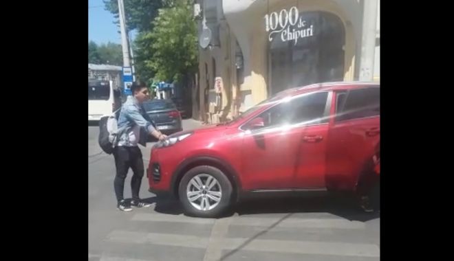 Ce spune șoferul acuzat că a luat intenționat un pieton pe capotă - tanarcapota-1525381240.jpg