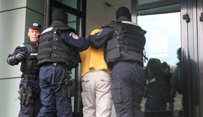 Tânărul care și-a încătușat bunicul și l-a băgat în portbagaj, arestat preventiv - tanarul-1518364874.jpg