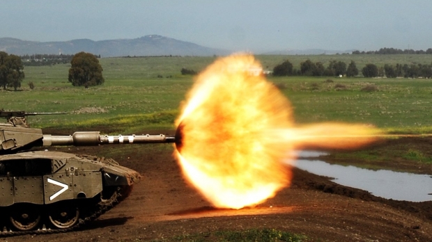 Israelul a trecut la bombardamente cu tancuri. Totul a fost făcut scrum - tanc25634000-1549922708.jpg