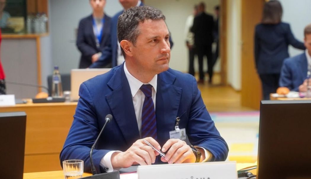 Ministrul de Finanțe intervine în isteria generală. Ce se întâmplă cu plata pensiilor și salariilor?