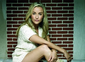 Tania Budi l-a părăsit pe Adrian Cristea pentru că dădea cu piciorul în cățelușă - taniabudi-1364228580.jpg