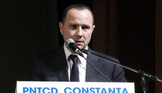 Țărăniștii cer demisia lui Aurelian Pavelescu și organizarea unui Congres PNȚCD - taranistiicerpavelescupntcd-1401293056.jpg
