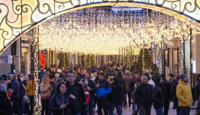 Târgul de Crăciun din Craiova, pe locul II în topul celor mai frumoase destinații de sărbători din Europa - targ-1-1701971522.jpg