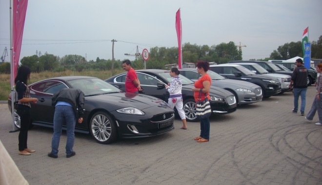 Vânzările de autovehicule au scăzut cu 11% în primele patru luni din 2013 - targ-1369128106.jpg