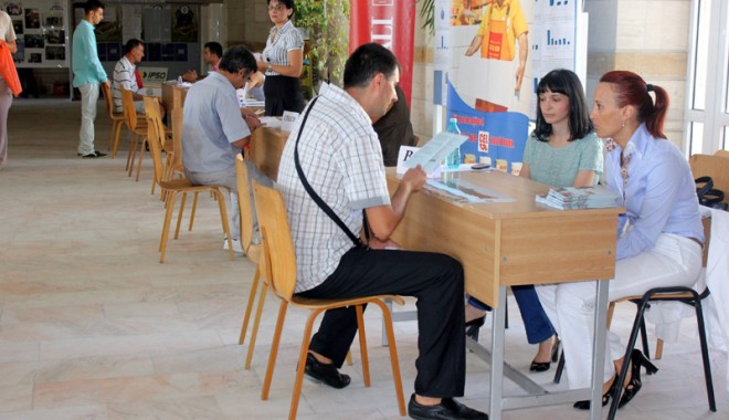 Constănțenii nu se înghesuie să-și găsească de muncă - targdejoburi12-1346861169.jpg