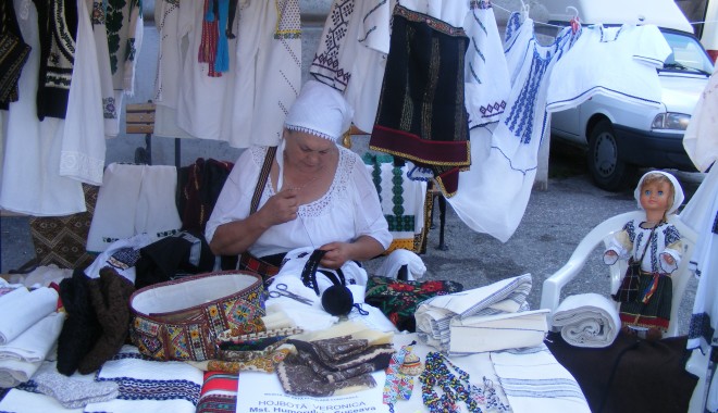 Târgul meșterilor populari vă așteaptă în Piața Ovidiu - targmesteripopulari-1345732902.jpg