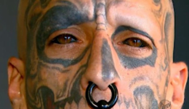 TERIBILISM! Un bărbat și-a făcut TATUAJE în OCHI - tatu268413300-1366379017.jpg