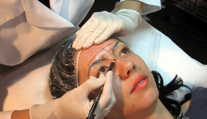 Tatuajele și anumite manevre cosmetice  sporesc îmbolnăvirile cu HIV/SIDA - tatuajesiproceduricosmenticehiv-1461169422.jpg