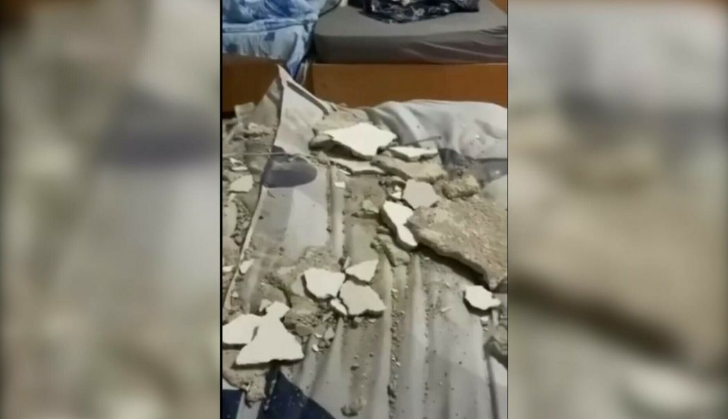 Elevii Şcolii de Poliţie din Câmpina în pericol după ce o bucată de tavan a căzut pe un pat