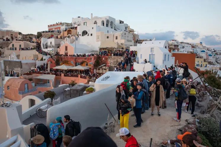 O nouă taxă pentru turiștii care vizitează insulele Mykonos şi Santorini
