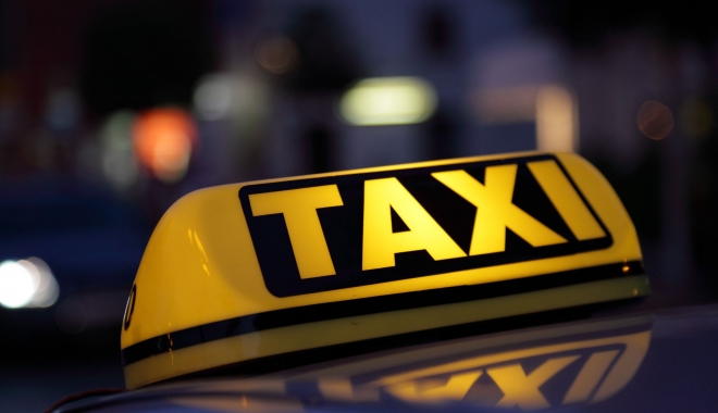 INUMAN. BĂTUT CU BÂTA DE TAXIMETRIST. A ÎNDRĂZNIT SĂ CEARĂ BON FISCAL - taxi-1490169667.jpg