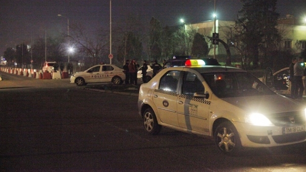 Bătaie între taximetriști și șoferii Uber. Sunt mai mulți răniți, 12 persoane au fost duse la audieri - taxi10054300-1517130432.jpg