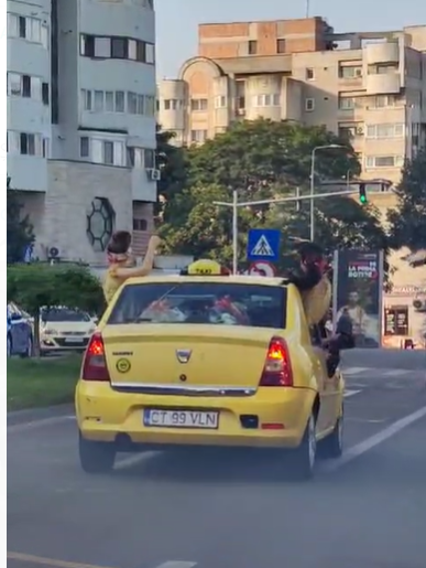 Un taximetrist a rămas fără permis deoarece și-a lăsat pasagerii să-și facă de cap! - taximetrist-identificat-1723826066.png