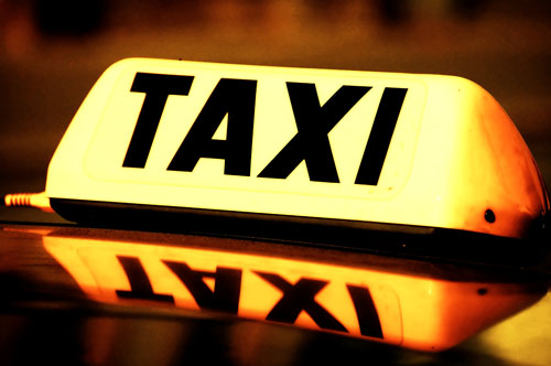 Licitație publică pentru taxiurile care pot intra să preia comenzi din curtea Spitalului Județean Constanța - taxisign-1390394055.jpg