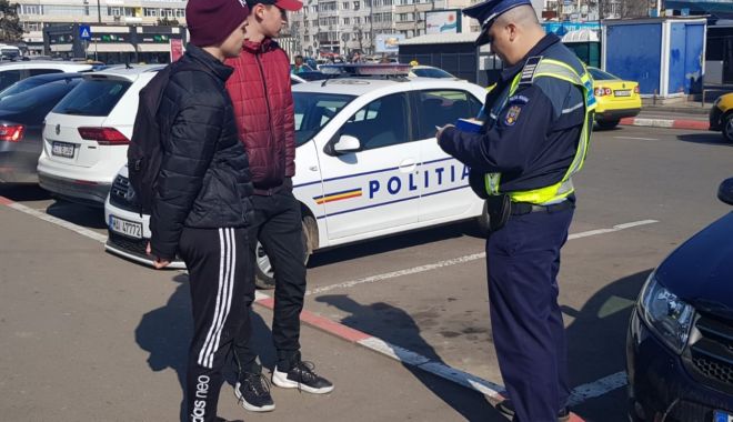 Razie în fața Gării Constanța, pentru depistarea taximetriștilor ilegali - taxisursaipjcta-1581963772.jpg