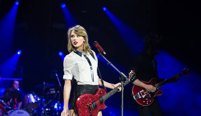Taylor Swift, cea mai populară artistă din lume - taylorswift-1424763416.jpg