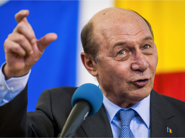 Traian Băsescu propune desfiinţarea celor 42 de judeţe şi trecerea la opt mari regiuni