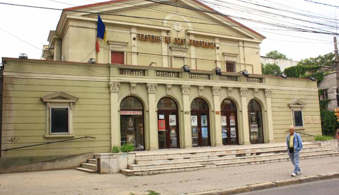 Teatrele de la mal de mare: Spectacole reprogramate și banderole negre - teatrele7-1446387972.jpg