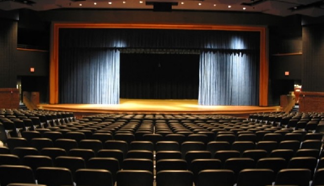 Premieră de teatru la Mangalia - teatru-1381406494.jpg