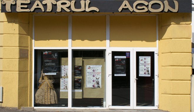 Incendiu premeditat  la Teatrul Agon  din Peninsulă? - teatrulagon-1331827592.jpg