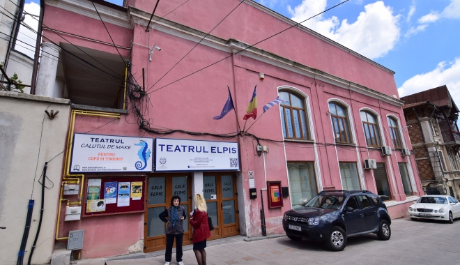 LA UN PAS DE TRAGEDIE, LA CONSTANȚA / Mama lui Sevil Shhaideh, accidentată la locul de muncă - teatruldepapusi1-1505902499.jpg