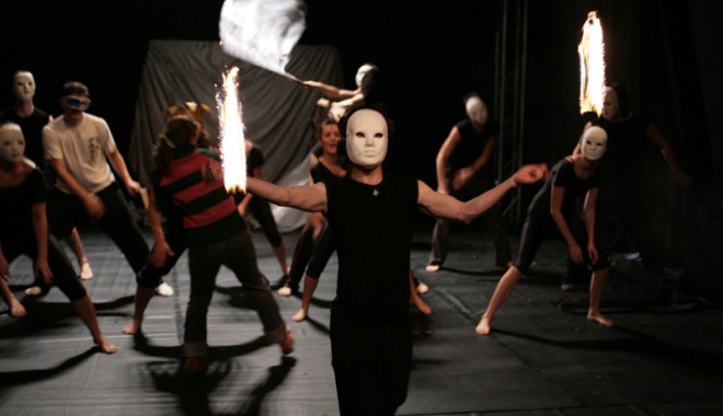 Cum poți deveni actor de teatru la Năvodari - teatruuuu-1320951515.jpg