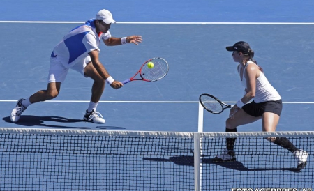Horia Tecău va juca finala de dublu-mixt la Australian Open - tecausands-1327658970.jpg