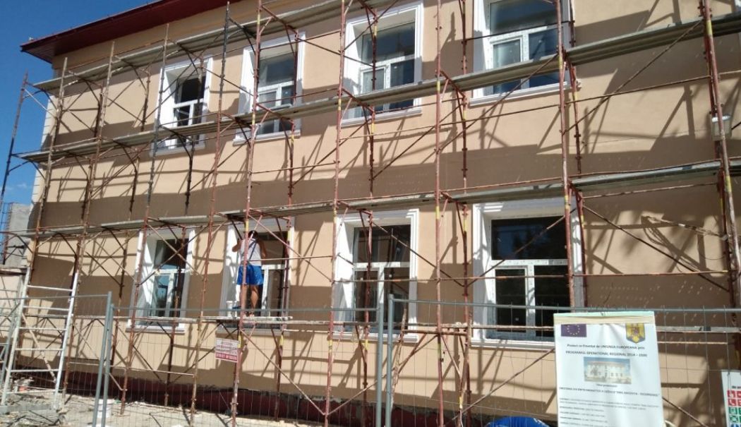 Primăria Techirghiol investește în echipamente noi pentru Liceul Teoretic „Emil Racoviţă” - techirghiol-liceu-1716478758.jpg