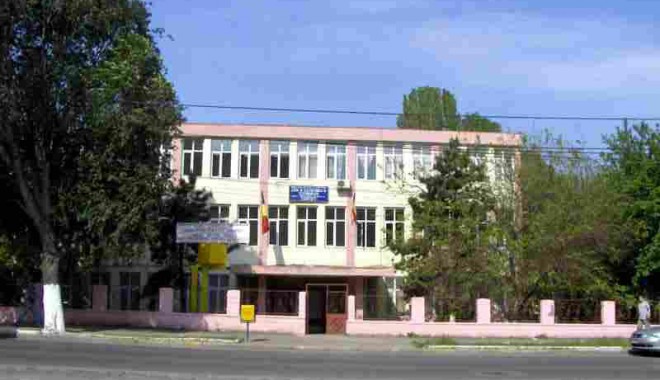 Simpozion Internațional la Liceul Telecom - tele-1369085130.jpg