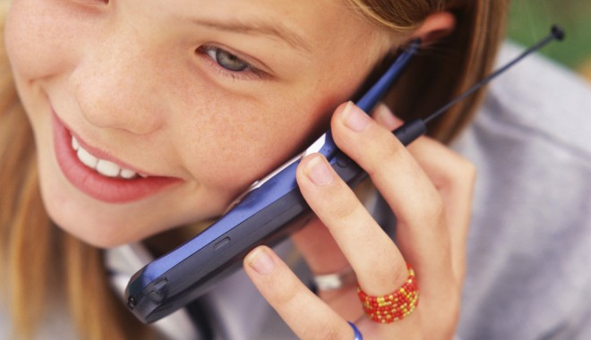 Câți români au ales să-și porteze numărul de telefon - telefon-1392033322.jpg