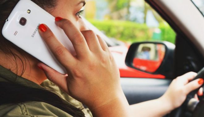 Guvernul a adoptat prevederile care sancționează șoferii care fac live la volan - telefon-1565623680.jpg