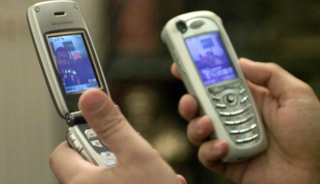 Începând de astăzi, un număr de telefon se poate porta în trei zile - telefoniemobila-1346665248.jpg