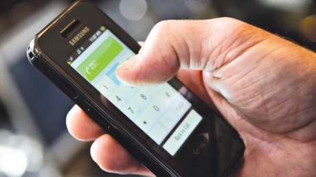 Românii nu se omoară încă după smartphone-uri - telefonmobil88296800-1320669178.jpg