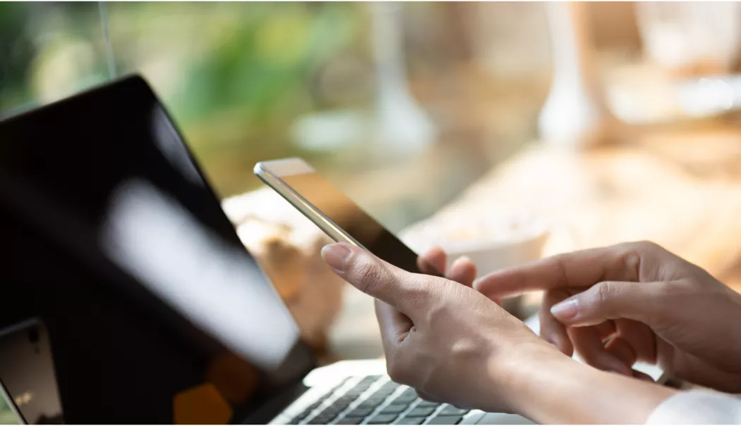Doar unul din șase români folosește internetul pentru a interacționa cu autoritățile - telefonmobilfotoshutterstock-1767450931.webp