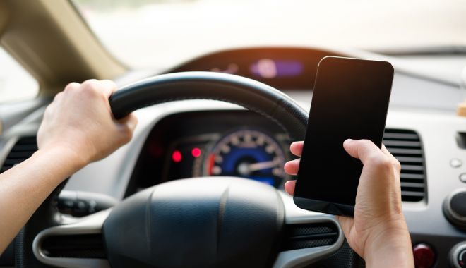 Sute de șoferi au rămas fără permis, din cauza telefonului mobil! - telefonsoferiamenzi-1574025192.jpg