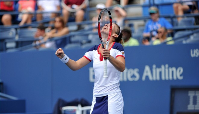 Simona Halep este campioana turneului de la Moscova. Elena Frîncu o felicită! - tenis-1382286107.jpg