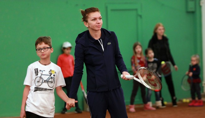 Sorana Cârstea, Simona Halep și Horia Tecău, alături de micuții tenismeni - tenis6-1386524401.jpg