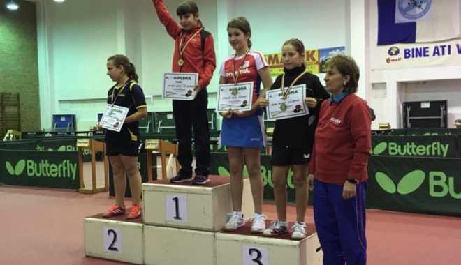 Sportiva Bianca Meiroșu, câștigătoarea a Cupei României la copii - tenisdemasa-1507554654.jpg