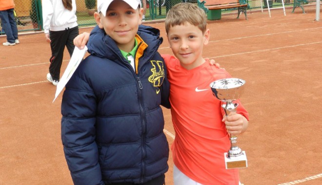 Un campion și un vicecampion: frații Gima, primii premianți ai Cupei Mamaia IDU 2013 - tenisidu-1376412800.jpg