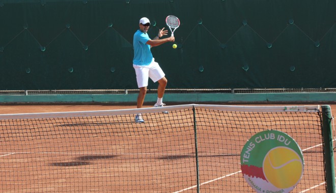 Tenis / Veteranii tenisului se confruntă la Mamaia - tenisidu13-1408434129.jpg
