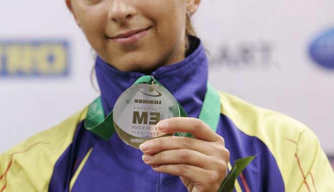 Tenis de masă / Elisabeta Samara, invitată în echipa World Team pentru partida contra China ! - tenissamara-1349945776.jpg