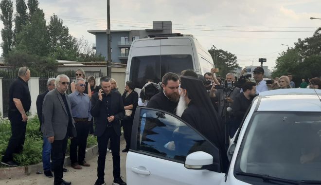 Galerie foto. Mama fraților Mazăre, înmormântată azi. RADU și ALEXANDRU, aduși sub escortă de la penitenciar - teo2-1652701739.jpg