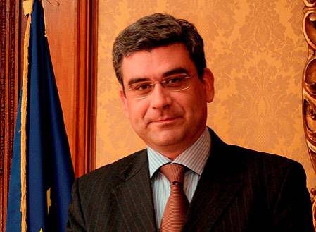 Baconschi propune înființarea unui muzeu al comunismului și comasarea Institutului Revoluției Române - teodorbaconschi-1310385594.jpg
