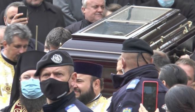 Mii de credincioși la înmormântarea cu onoruri militare a episcopului Vasile Someşanul. ÎPS Teodosie, în soborul de preoți - teodosie-1633962967.jpg