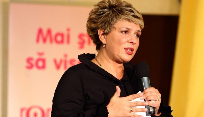 Teo Trandafir s-a împăcat cu tatăl ei - teotrandafir-1357665398.jpg