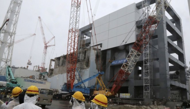 Fukushima: Patru tone de apă radioactivă s-au scurs pe sol în incinta centralei - tepco-1380643349.jpg