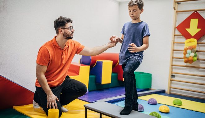 Terapia ocupaţională ajută persoanele marcate de boală sau de vreo dizabilitate - terapie-1-1678190965.jpg